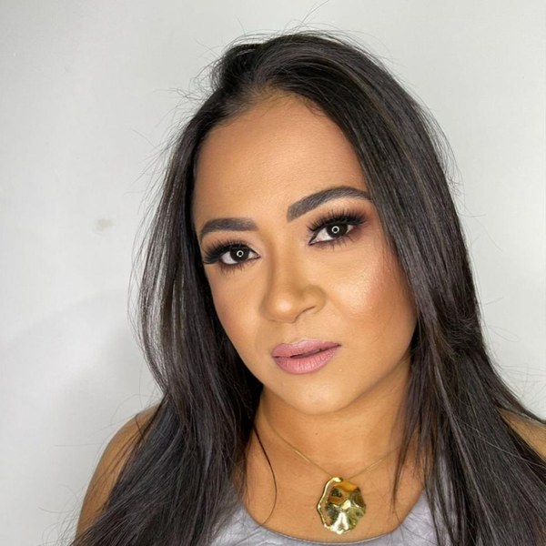 Nara Costa, nail designer e instrutora