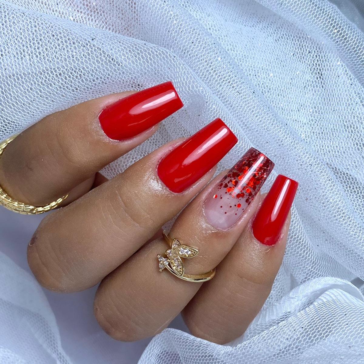 Trabalho de alongamento de unhas feito por Nara Costa