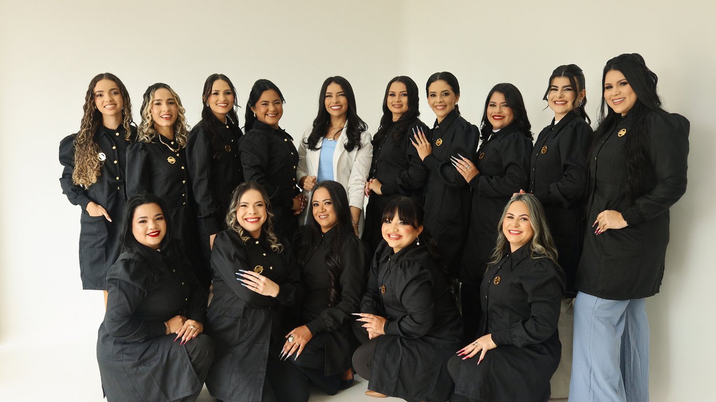Turma de alunas formadas pelo Método Desperta Nail, com Nara Costa